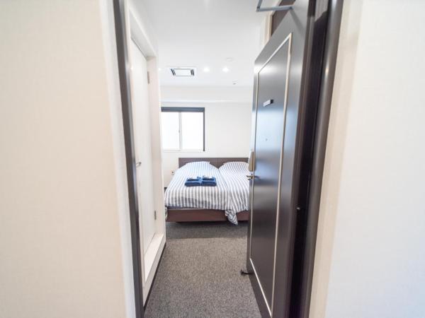 Port House Shibuya : photo 7 de la chambre chambre lits jumeaux avec salle de bains privative