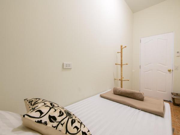 Sindy's Hostel : photo 4 de la chambre chambre simple avec toilettes et douche communes