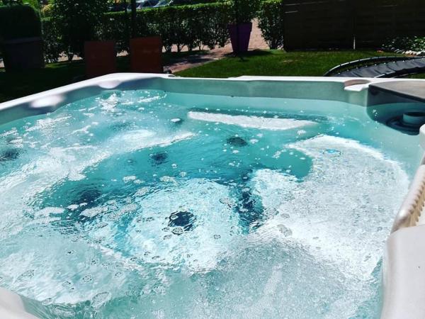 La Grotta Hotel : photo 4 de la chambre chambre lit king-size avec baignoire spa