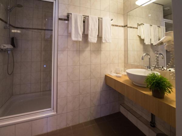 Queen Hotel : photo 8 de la chambre chambre familiale