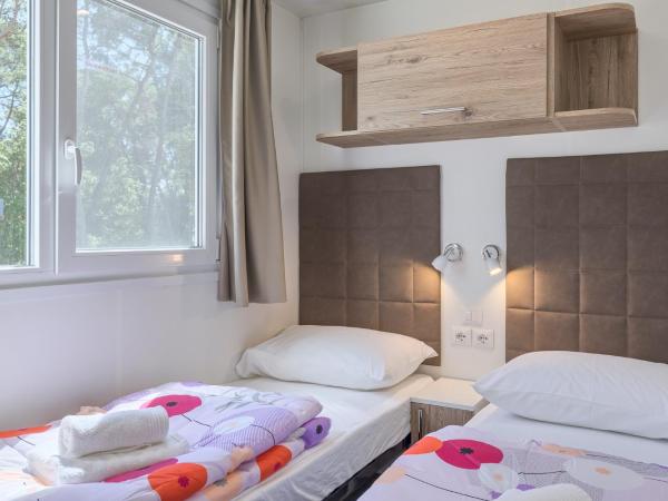 Mobile Homes Camping Santa Marina, Lanterna : photo 8 de la chambre mobile home familial 3 chambres prestige