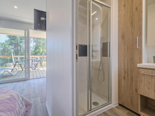 Mobile Homes Camping Santa Marina, Lanterna : photo 3 de la chambre mobile home suite romantique