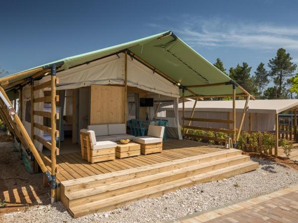 Mobile Homes Camping Santa Marina, Lanterna : photo 1 de la chambre tente familiale 3 chambres avec terrasse