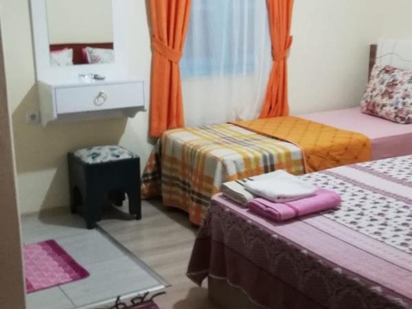 Mavi Pansiyon : photo 8 de la chambre chambre familiale avec salle de bains commune
