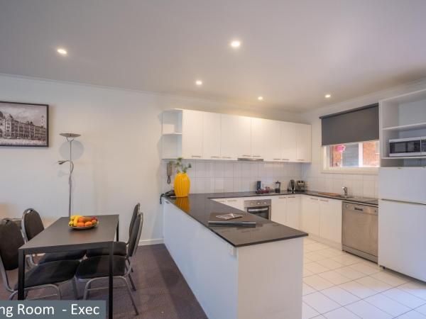 Clocktower Apartment Hotel : photo 10 de la chambre executive two bedroom apartment with queen bed and 2 single beds