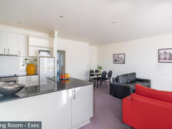 Clocktower Apartment Hotel : photo 3 de la chambre executive two-bedroom apartment - one king bed and one queen bed