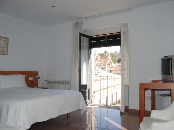 Pensió Viladomat : photo 3 de la chambre chambre double ou lits jumeaux avec salle de bains privative