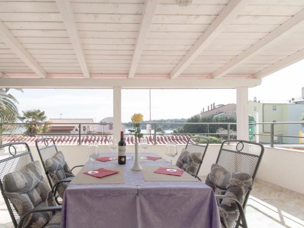 Rooms and Apartments Porto del Mar B & B : photo 7 de la chambre chambre quadruple - vue sur mer