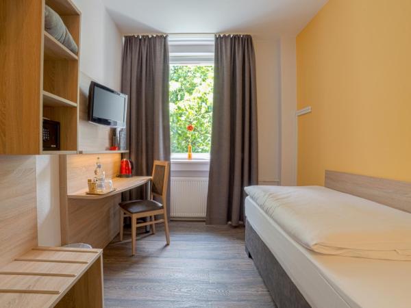 City Hotel Hannover : photo 2 de la chambre chambre simple avec salle de bains
