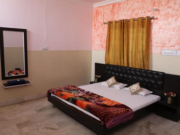 Shivam Palace & Resort : photo 3 de la chambre chambre double Économique - réservée aux indiens