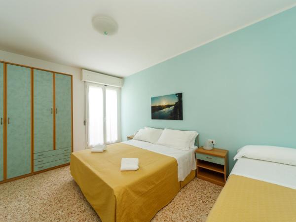 Albergo Roma Spiaggia : photo 6 de la chambre chambre triple - vue sur mer