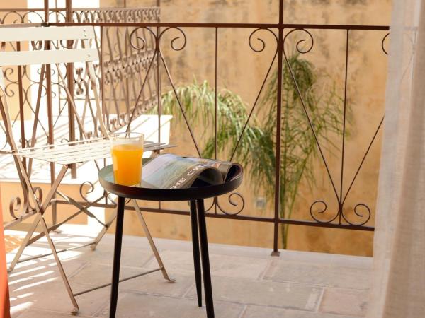 Veranda Rossa Suites : photo 2 de la chambre appartement avec balcon