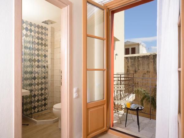 Veranda Rossa Suites : photo 4 de la chambre appartement avec balcon