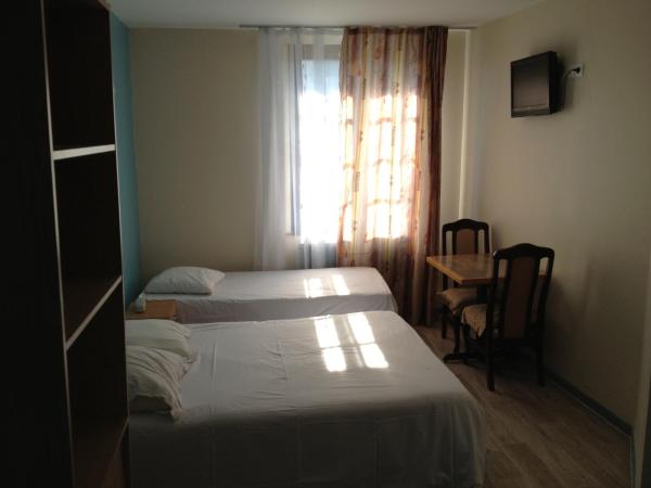 Hotel Le Bristol : photo 1 de la chambre chambre triple