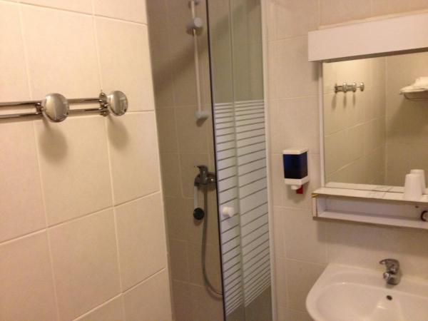 Hotel Le Bristol : photo 6 de la chambre chambre triple