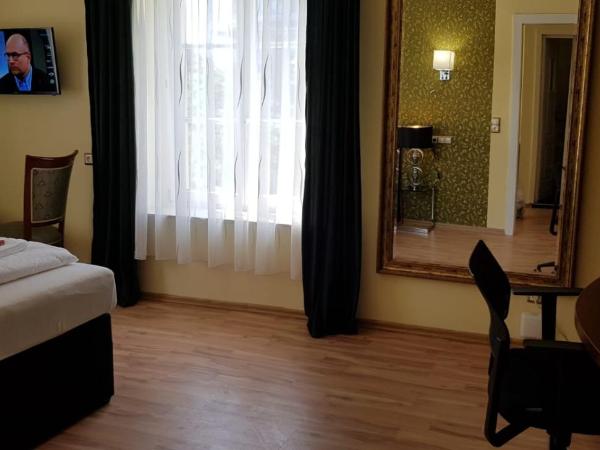 Hotel-Villa Lalee : photo 4 de la chambre chambre double ou lits jumeaux