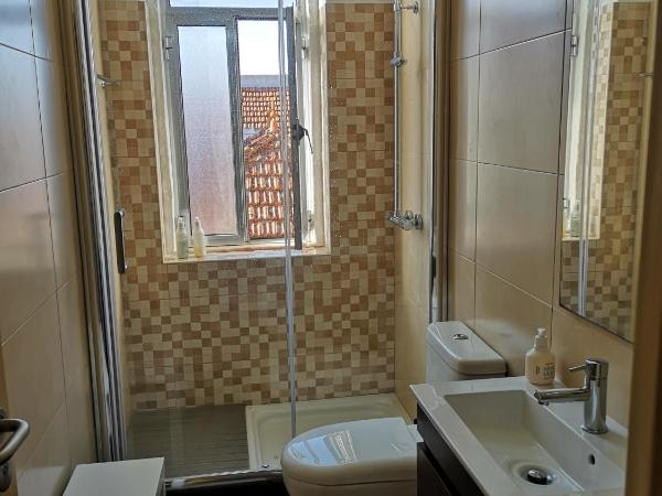 Guesthouse Monsanto : photo 2 de la chambre chambre lit queen-size - vue sur lac