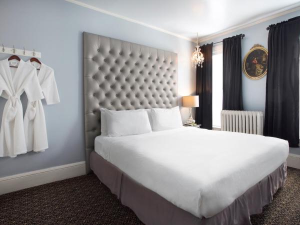 Ballard Inn : photo 2 de la chambre chambre lit king-size avec salle de bains commune