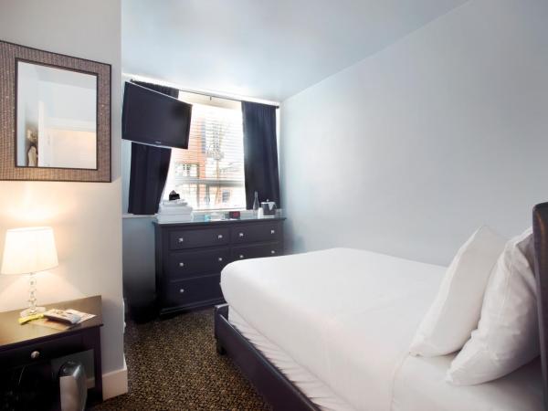 Ballard Inn : photo 2 de la chambre lit double - salle de bains commune