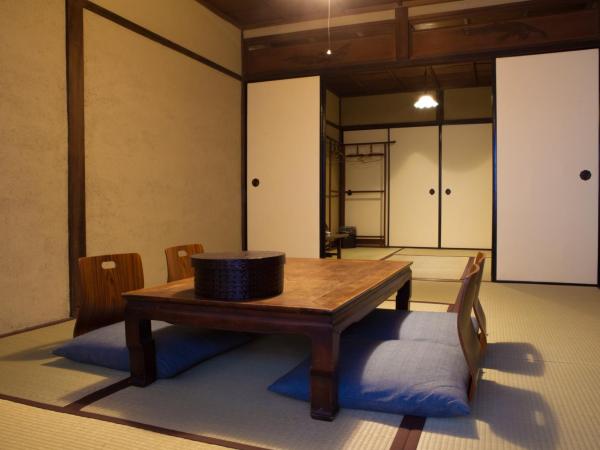 Bed & Breakfast Tsukiya : photo 8 de la chambre chambre familiale avec salle de bains commune