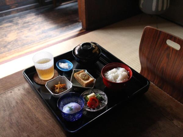 Bed & Breakfast Tsukiya : photo 2 de la chambre chambre familiale avec salle de bains commune