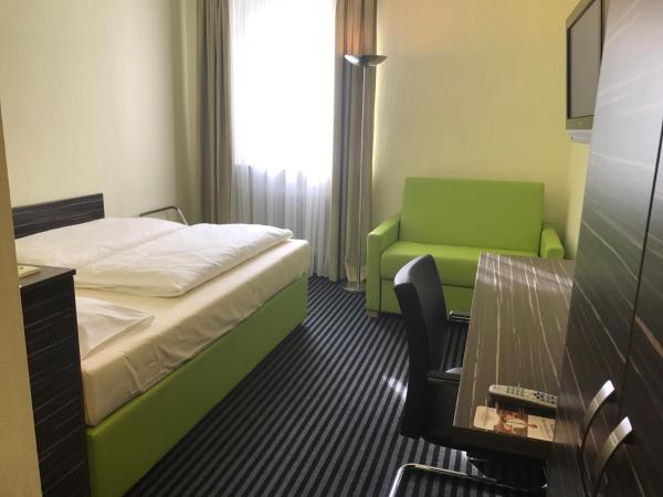 Behringers City Hotel Nürnberg : photo 10 de la chambre chambre triple standard avec petit lit double