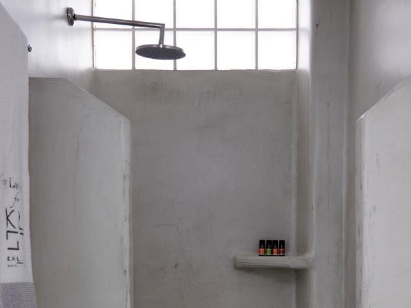 Kalisti Hotel & Suites : photo 10 de la chambre suite Élégante avec balcon privé