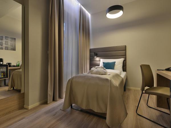 EA Hotel New Town : photo 9 de la chambre chambre simple avec balcon