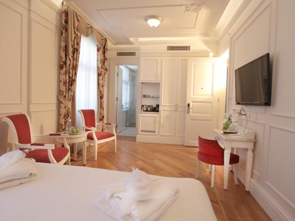 Corinne Art & Boutique Hotel : photo 9 de la chambre chambre deluxe avec balcon