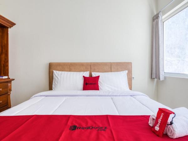 RedDoorz near Ciputra World 3 : photo 4 de la chambre chambre double