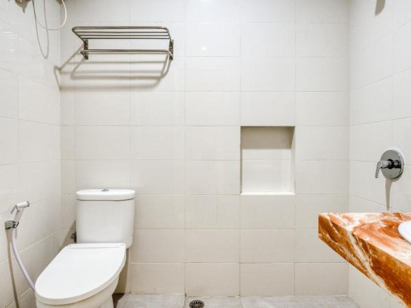 RedDoorz near Ciputra World 3 : photo 5 de la chambre chambre double