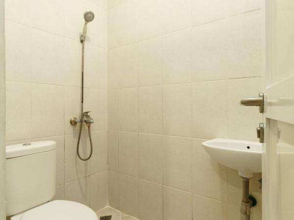 RedDoorz Syariah Plus near Pancoran 2 : photo 7 de la chambre chambre double