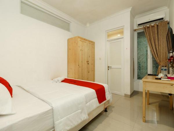 RedDoorz Syariah Plus near Pancoran 2 : photo 3 de la chambre chambre double