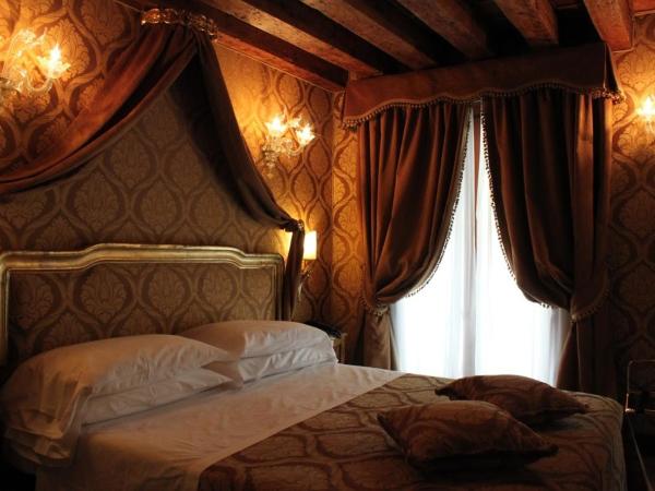 Hotel Palazzo Abadessa : photo 1 de la chambre petite chambre classique 