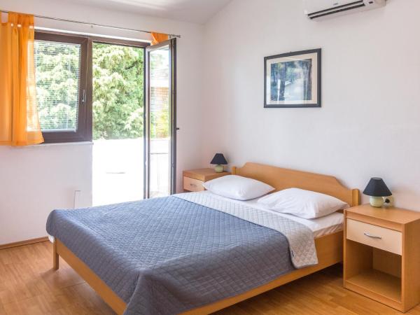 Rooms Stolfa : photo 1 de la chambre chambre lit queen-size avec balcon