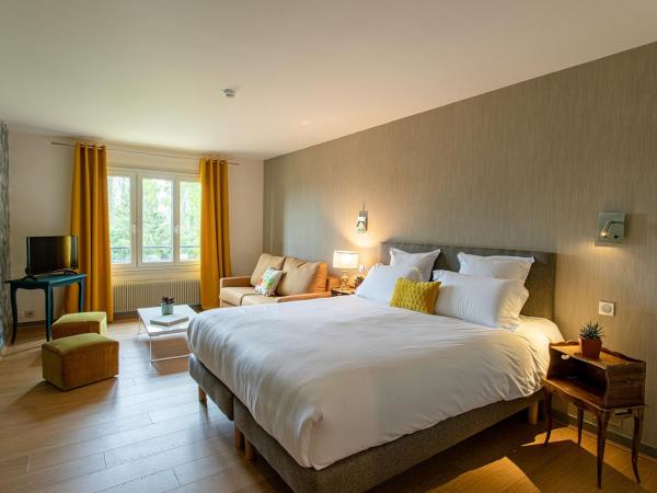 Hôtel Restaurant Gastronomique La Huchette : photo 2 de la chambre chambre familiale - vue sur jardin