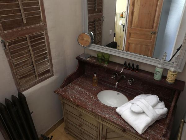 Chambres d'Hôtes Justin de Provence : photo 4 de la chambre chambre double ou lits jumeaux exécutive