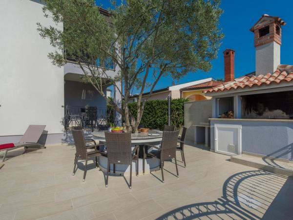 Silver Holiday House : photo 2 de la chambre appartement avec balcon