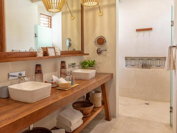 La Zebra Boutique Hotel : photo 3 de la chambre suite en rez-de-chaussée avec bassin profond - vue sur jardin