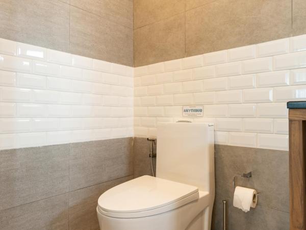 Maneeya Park Residence : photo 8 de la chambre suite junior avec balcon