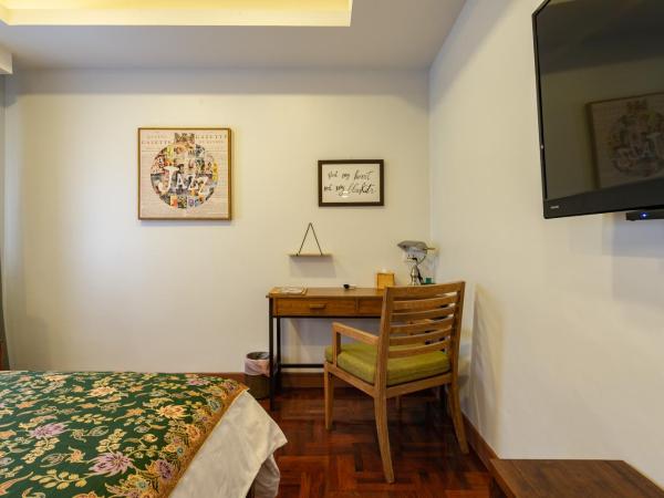 Maneeya Park Residence : photo 8 de la chambre studio lit king-size avec canapé-lit