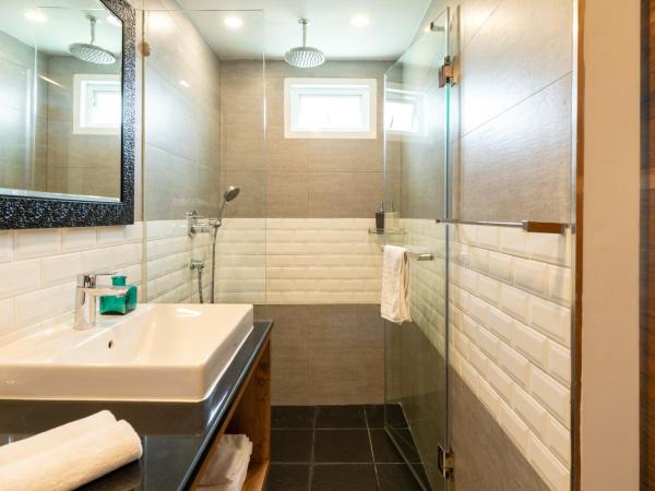 Maneeya Park Residence : photo 9 de la chambre suite junior avec balcon