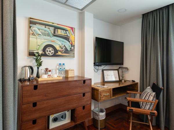 Maneeya Park Residence : photo 6 de la chambre suite junior avec balcon