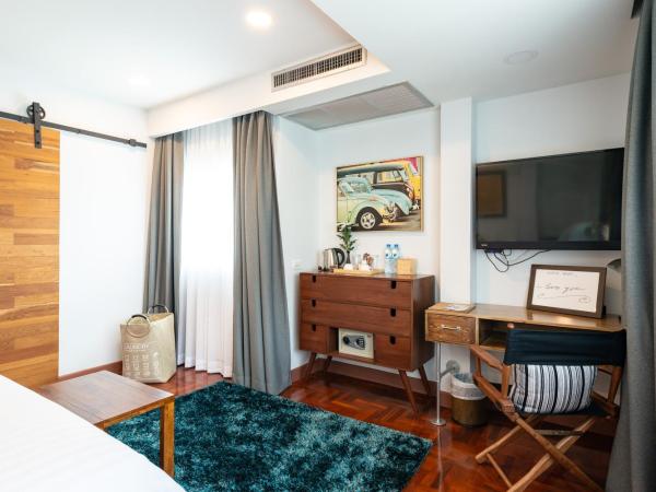 Maneeya Park Residence : photo 5 de la chambre suite junior avec balcon