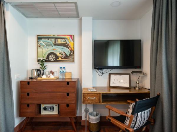 Maneeya Park Residence : photo 7 de la chambre suite junior avec balcon