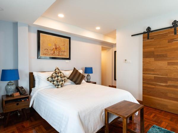 Maneeya Park Residence : photo 1 de la chambre suite junior avec balcon