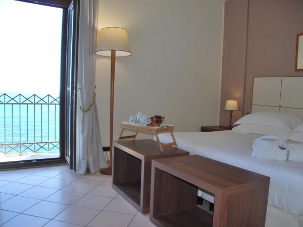 Domus Mariae Albergo : photo 2 de la chambre chambre double ou lits jumeaux - vue sur mer