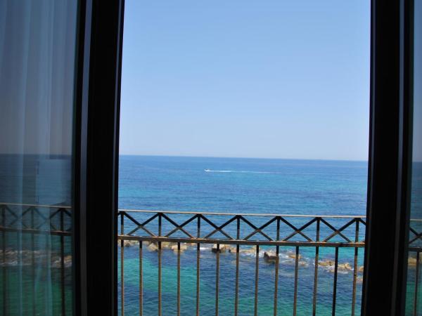 Domus Mariae Albergo : photo 3 de la chambre chambre simple avec balcon - vue sur mer