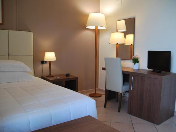 Domus Mariae Albergo : photo 5 de la chambre chambre simple avec balcon - vue sur mer