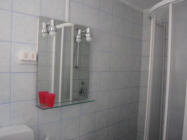 Olympia Hotel : photo 2 de la chambre petite chambre simple